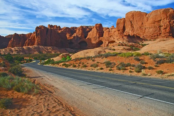 Camino al parque nacional de los arcos — Foto de Stock