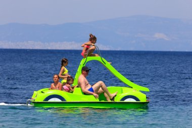 pedallı bot ailesi