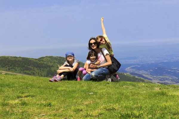 Familie auf Wanderschaft — Stockfoto