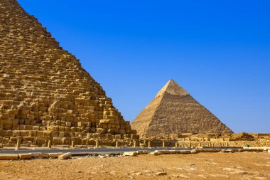 Kahire, Mısır 'daki Giza' daki piramitlerin görüntüsü