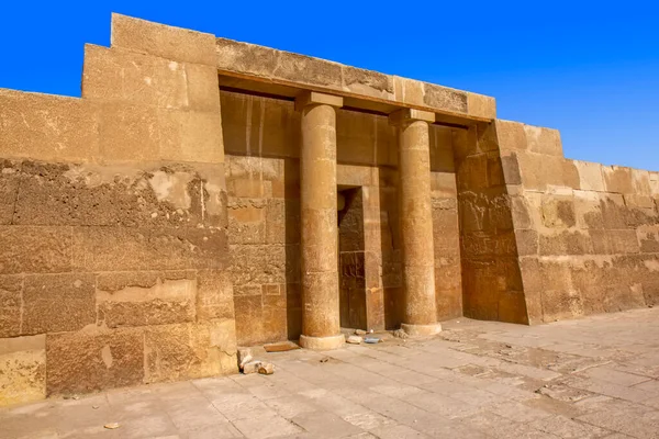 Mısır 'daki Giza kompleksindeki antik Mastaba mezarı.