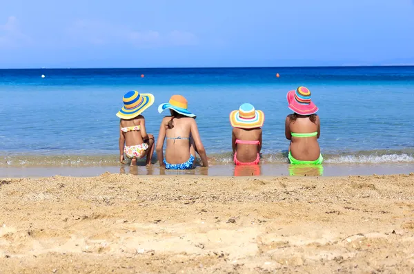 Girls on the beach — Stock Photo, Image