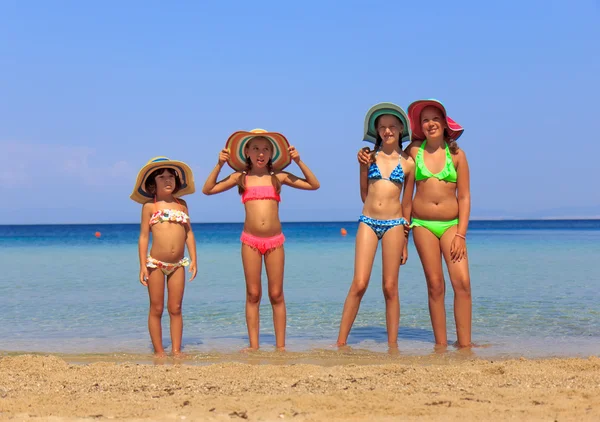 Bambini in spiaggia — Foto Stock