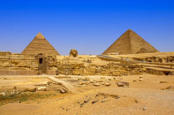 埃及开罗吉萨的金字塔和狮身人面像纪念碑 — 图库照片