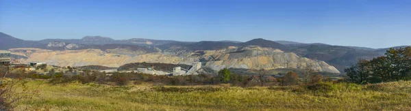 Panorama Poço Aberto Com Colina Mullock Atrás Bor Veliki Krivelj — Fotografia de Stock