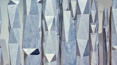 Beyaz mermer taşın farklı şekilleri.