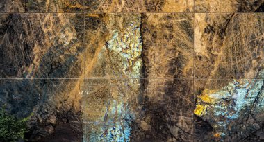 Renkli labradorit dekoratif taş manzarası