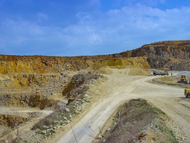 Belgrad, Sırbistan ve Strazilovo taş ocaklarının yakınında açık bir çukur