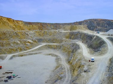 Belgrad, Sırbistan ve Strazilovo taş ocaklarının yakınında açık bir çukur