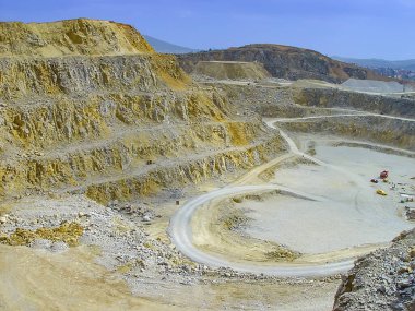Belgrad, Sırbistan ve Strazilovo taş ocaklarının yakınında açık bir çukur