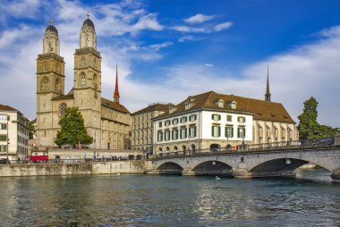 Grossmunster İsviçre 'nin Zrich şehrinde Romen tarzı bir Protestan kilisesidir.