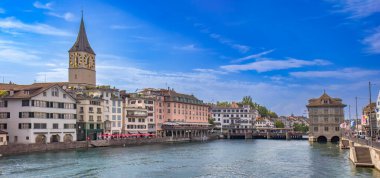 Zürih şehir manzarası ve Zürih şehir merkezinde Limmat nehri, İsviçre