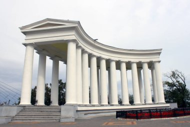 ODESSA, UKRAINE - 23 2013: Odessa 'daki Vorontsov Sarayı' nın sütununun görüntüsü.