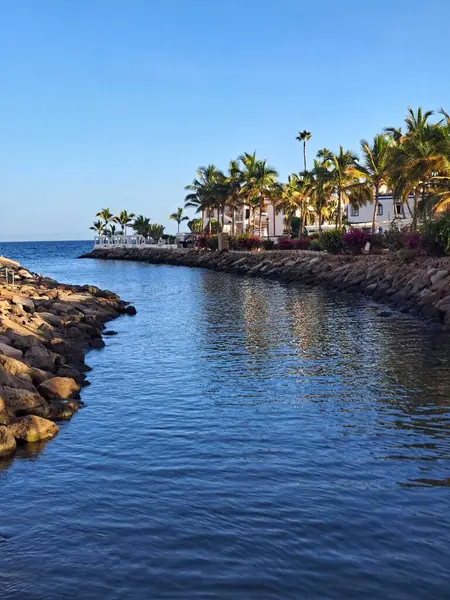 Puerto de Mogan, İspanya, 22 Aralık 2022. Puerto de Mogan, Gran Canaria, İspanya 'daki renkli evler.