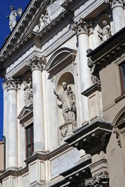 Kyrkans fasad — Stockfoto