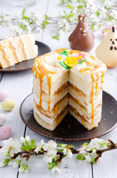 Torta Mele Pasquali Con Crema Alla Vaniglia Caramello — Foto Stock