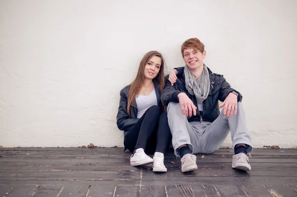 Couple adolescent cool — Photo