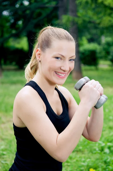 Training mit Kurzhanteln — Stockfoto