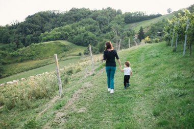 kırsal kesimde yürümek