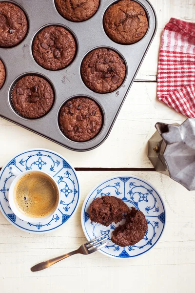 Finom csokis muffin és a kávé — Stock Fotó