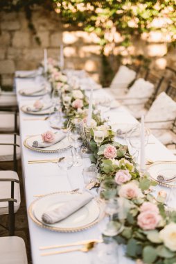 Düğün masası resepsiyon için hazır. 