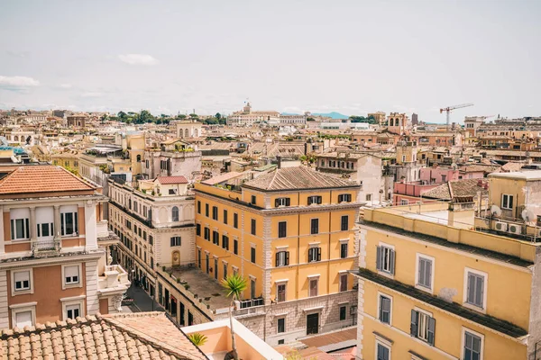 罗马市 从屋顶看 — 图库照片