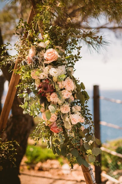 Summertime Wedding Decoration Triangular Arch Flowers — Stok fotoğraf