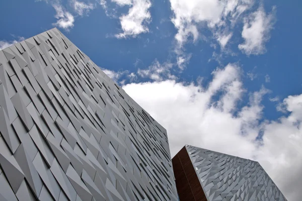 Titanic Museum and cloudy sky, Belfast — Stock Photo, Image