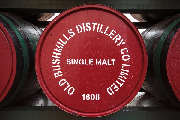 Eski bushmills damıtım varil, Kuzey İrlanda — Stok fotoğraf