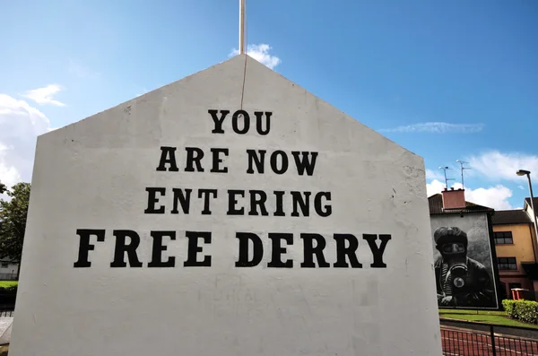 Bloody Sunday wall-paintings road in Londonderry — Stock Photo, Image
