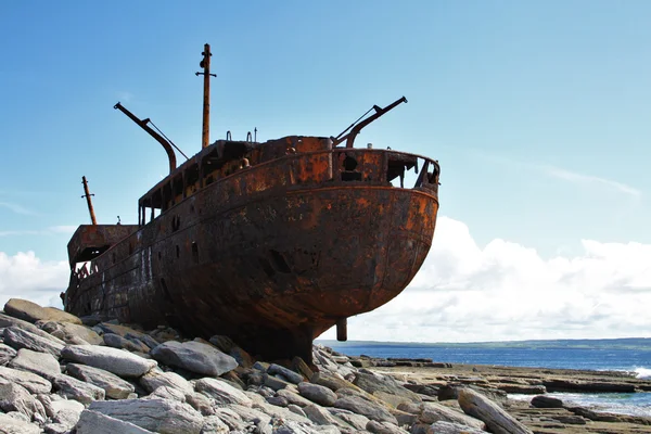 在 inisheer，阿伦群岛的沉船船 — 图库照片
