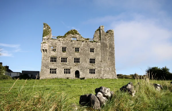 Viejo castillo en The Burren, Irlanda — Foto de Stock