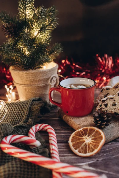 Noel zamanı sıcak çikolata ve tatlı