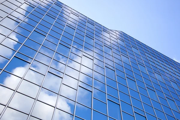 Modern fasad av glas och stål — Stockfoto