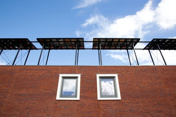 Częścią nowego domu z paneli słonecznych — Zdjęcie stockowe