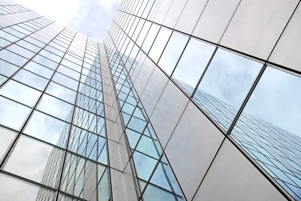 Modern facade of glass and steel with reflections — Stock Photo, Image