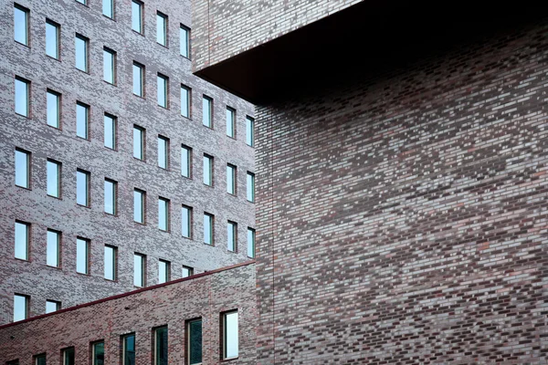Bakstenen muren van kantoorgebouw — Stockfoto