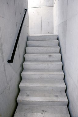 merdiven beton ve yukarı doğru giden merdivenler