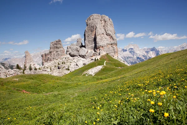 Dağ doruklarına cinque torri