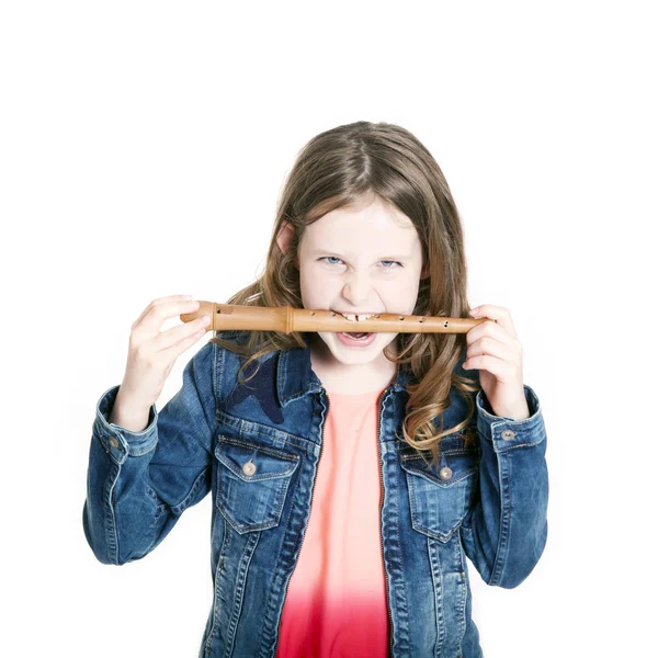 Jeune fille avec flûte à bec soprano — Photo