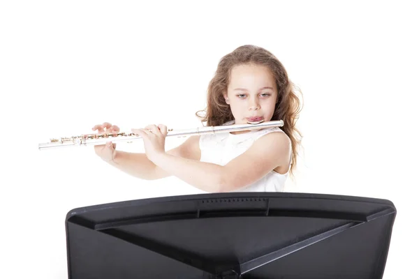 Ung flicka spela flöjt — Stockfoto