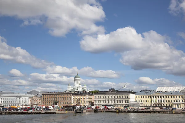 Voorkant van de markt en de haven van helsinki — Stockfoto
