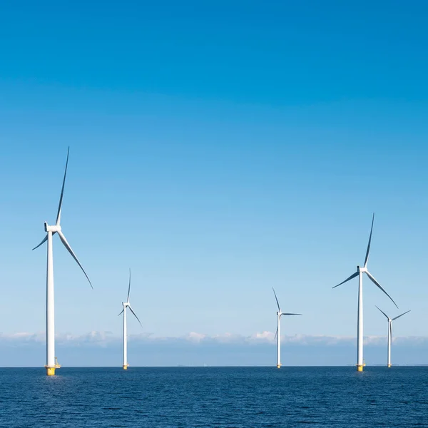 Wind turbines in water of ijsselmeer near Urk in dutch part of noordoostpolder — Stock Photo, Image