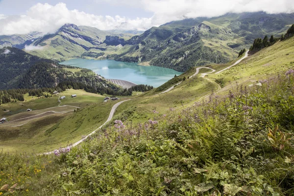 Barrage and storage reservoir of lac de roselend in france — Stock Photo, Image