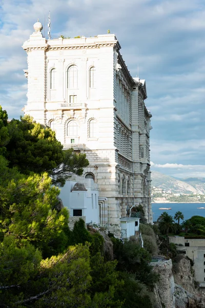 Beau Château Sur Une Falaise Bord Mer Par Une Journée — Photo