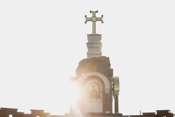 Krzyż Ormiańskim Kościele Promieniach Słońca Pamięci Tych Którzy Zginęli Ludobójstwie — Zdjęcie stockowe
