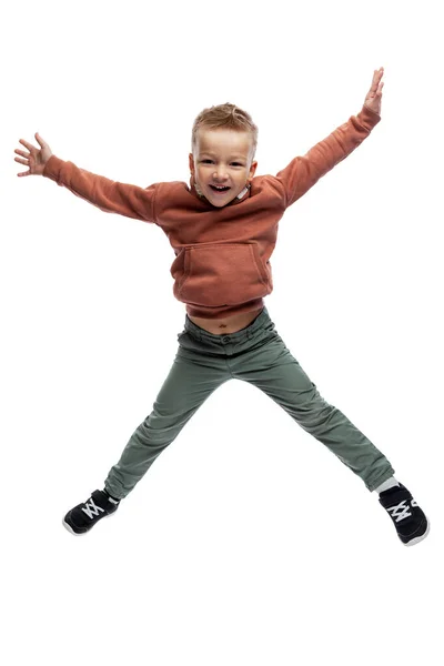 Het Jongetje Springt Emotioneel Vrijheid Vreugde Positiviteit Geïsoleerd Witte Achtergrond — Stockfoto