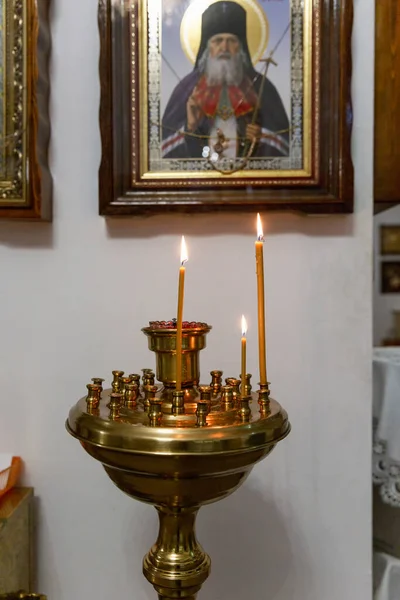 Kaarsen Voor Een Icoon Een Christelijke Kerk Religie Geloof Vertkial — Stockfoto