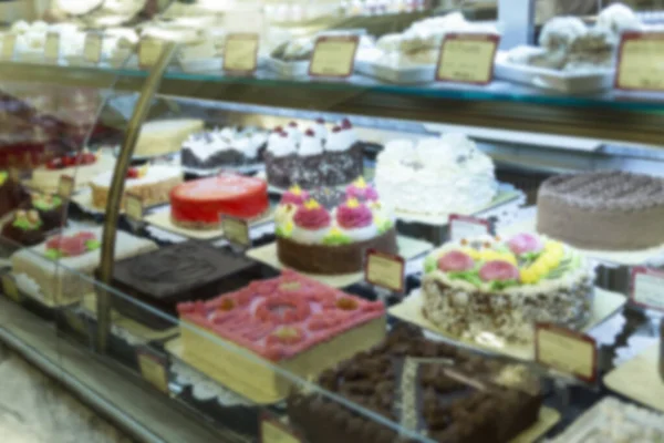 Vitrine Vidro Com Uma Variedade Bolos Doces Loja Desfocado — Fotografia de Stock