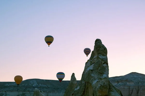 Kominy Wróżek Balony Gorące Powietrze Cappadocia Turcji Piękny Widok Rano — Zdjęcie stockowe